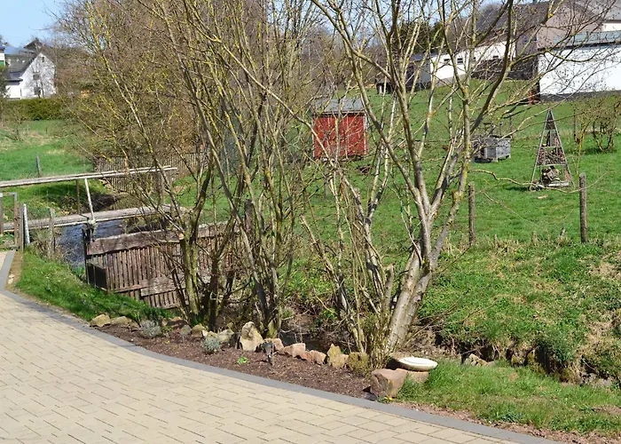 Quiet Apartment Along A Stream In Halenfeld