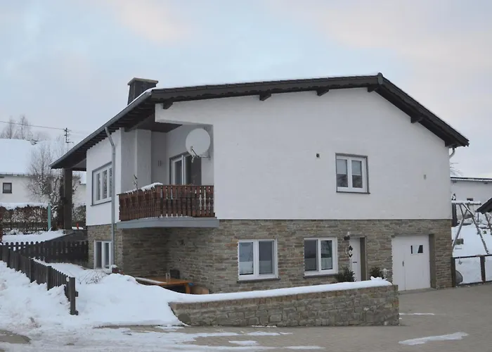 Quiet Apartment Along A Stream In Halenfeld